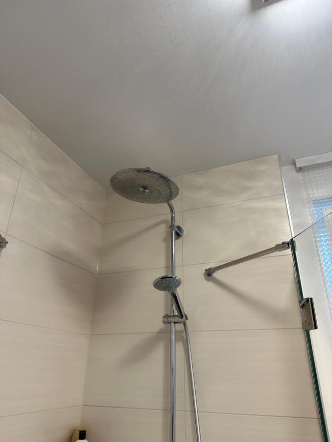 Apartamento Traumhafte Haushaelfte Mit Kamin, Garten & Whirlpool Berlín Exterior foto