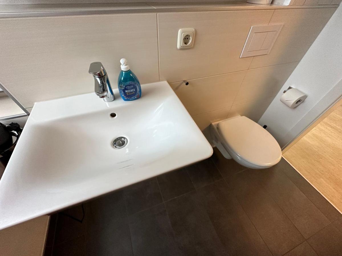 Apartamento Traumhafte Haushaelfte Mit Kamin, Garten & Whirlpool Berlín Exterior foto